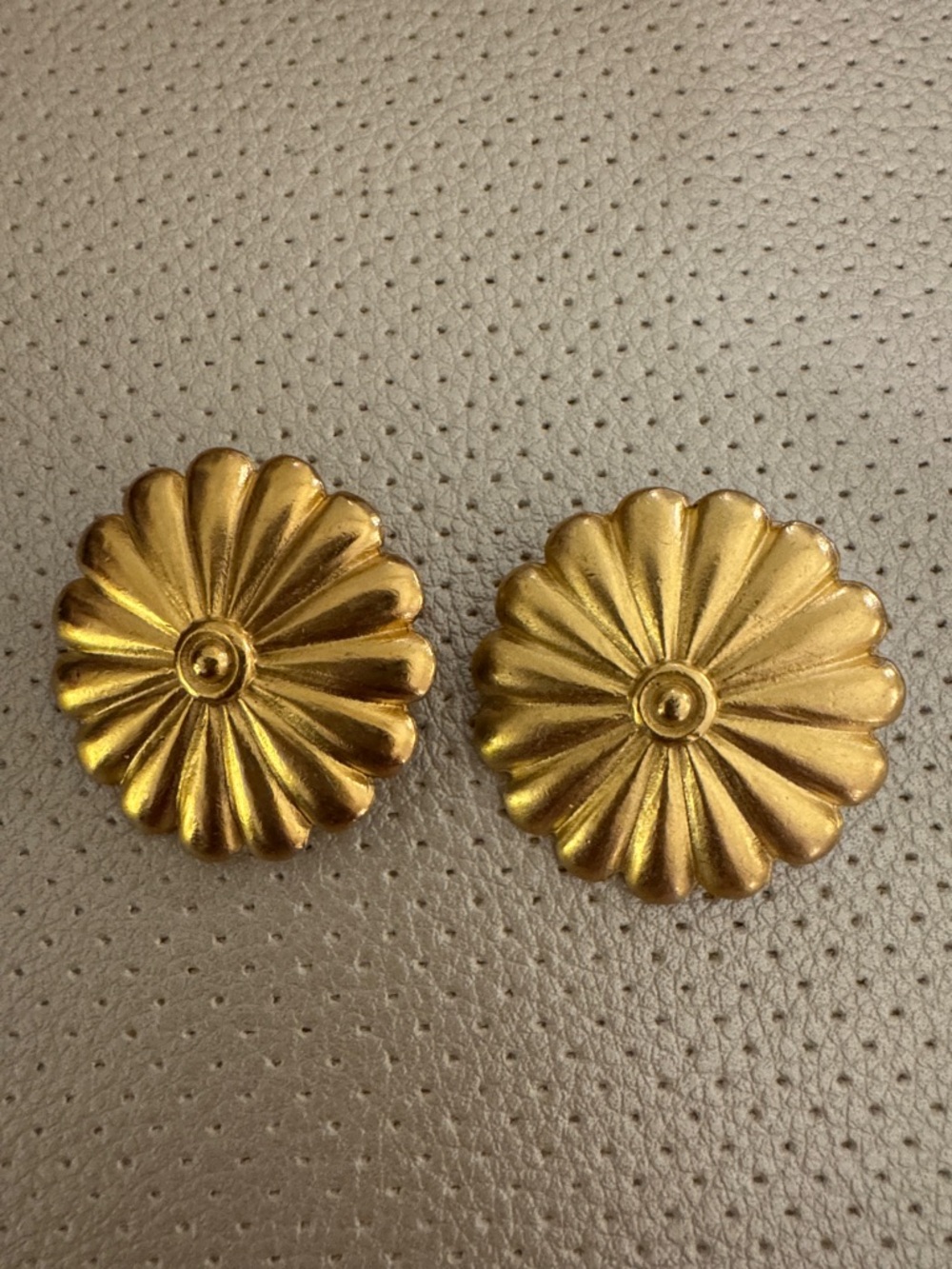 Susan Shaw Authentic Gold Floral Button Earrings - Daisy Motif